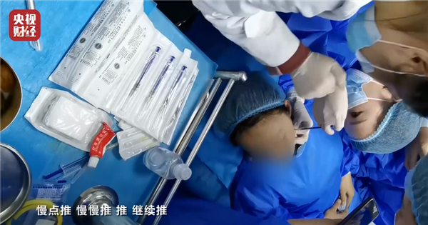 央视315晚会揭秘非法医美速成班：玻尿酸打出大面积脑梗