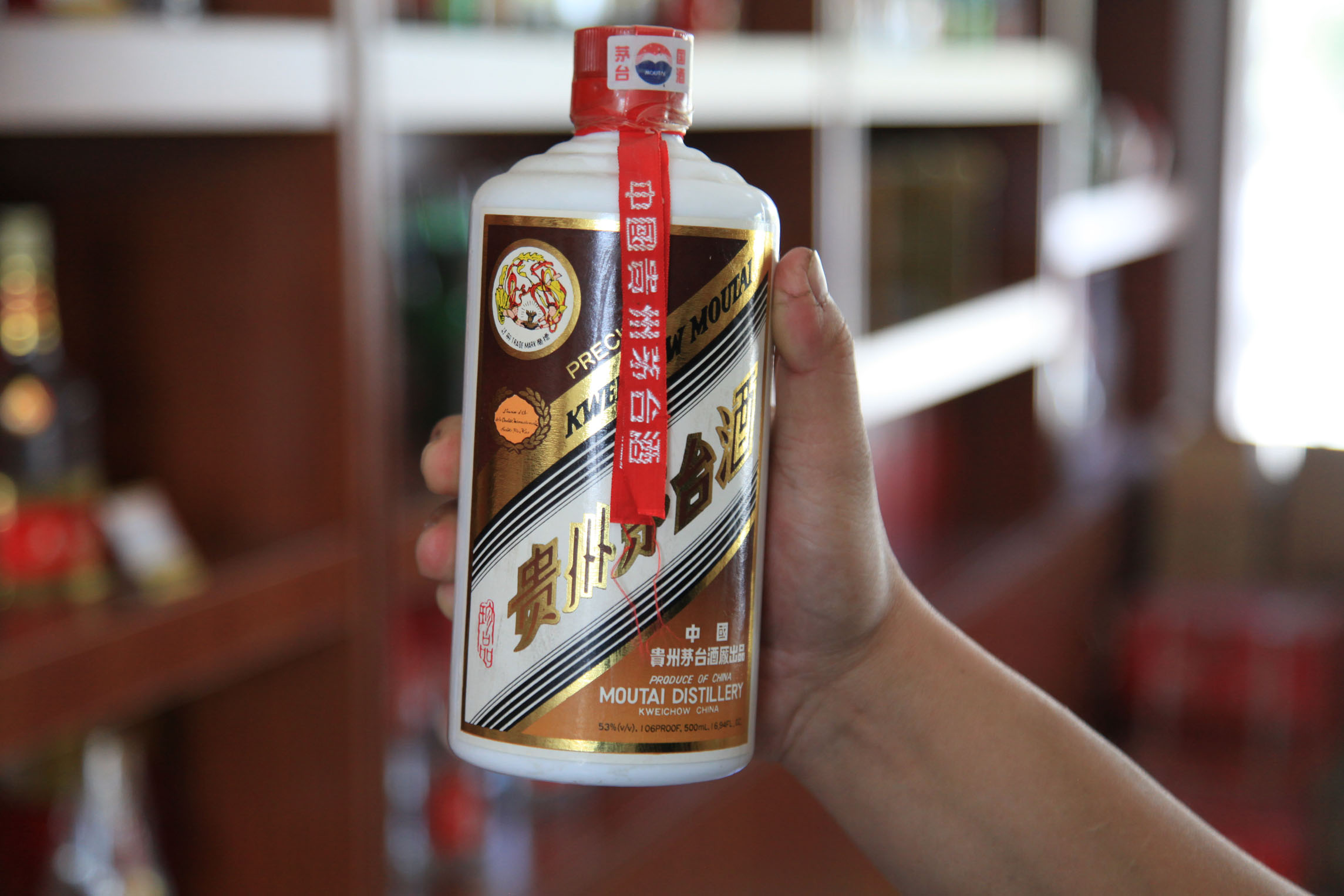 白酒再度出海 茅台的"锚"与"旗"征战海外市场