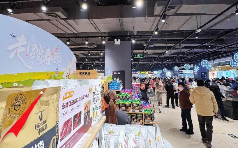 春日消费活力持续释放，商超及电商露营产品热卖、可食鲜花成新宠