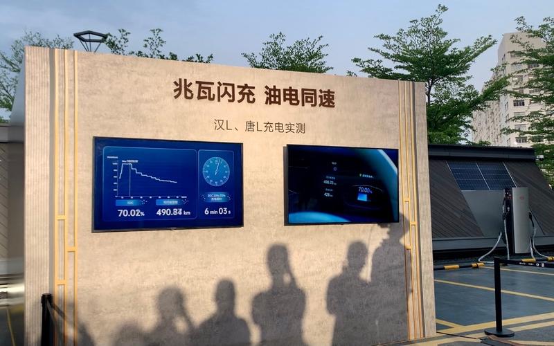 推4款新车、纯电车型标配兆瓦闪充，比亚迪汉唐冲击中高端市场