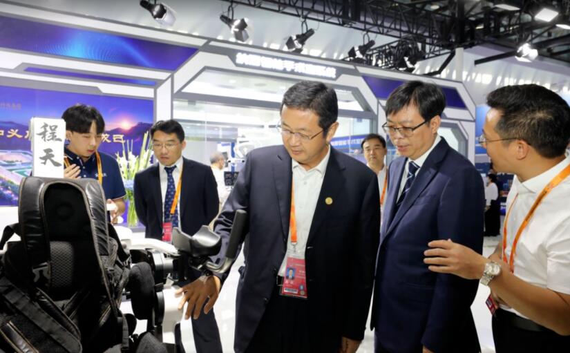 服贸会“投资中国年”服务业扩大开放推介大会举办，甘靖中、支现伟应邀参加