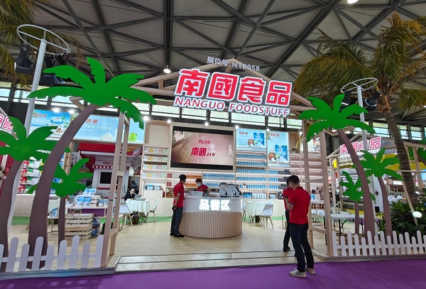 南国食品亮相2025年SIAL西雅展 椰香魅力绽放国际舞台