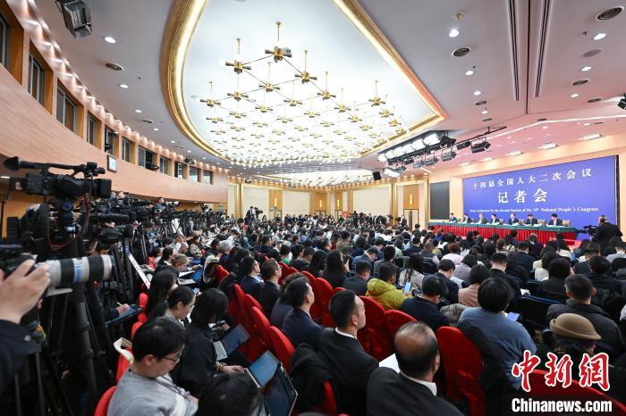 在华外企从两会捕捉中国商机