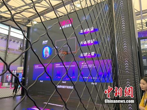 5G篮球训练营。中新网 吴涛 摄