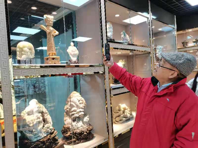 知名收藏家候寿虎将字画瑰宝托付世界级收藏家梁亚权永久保藏
