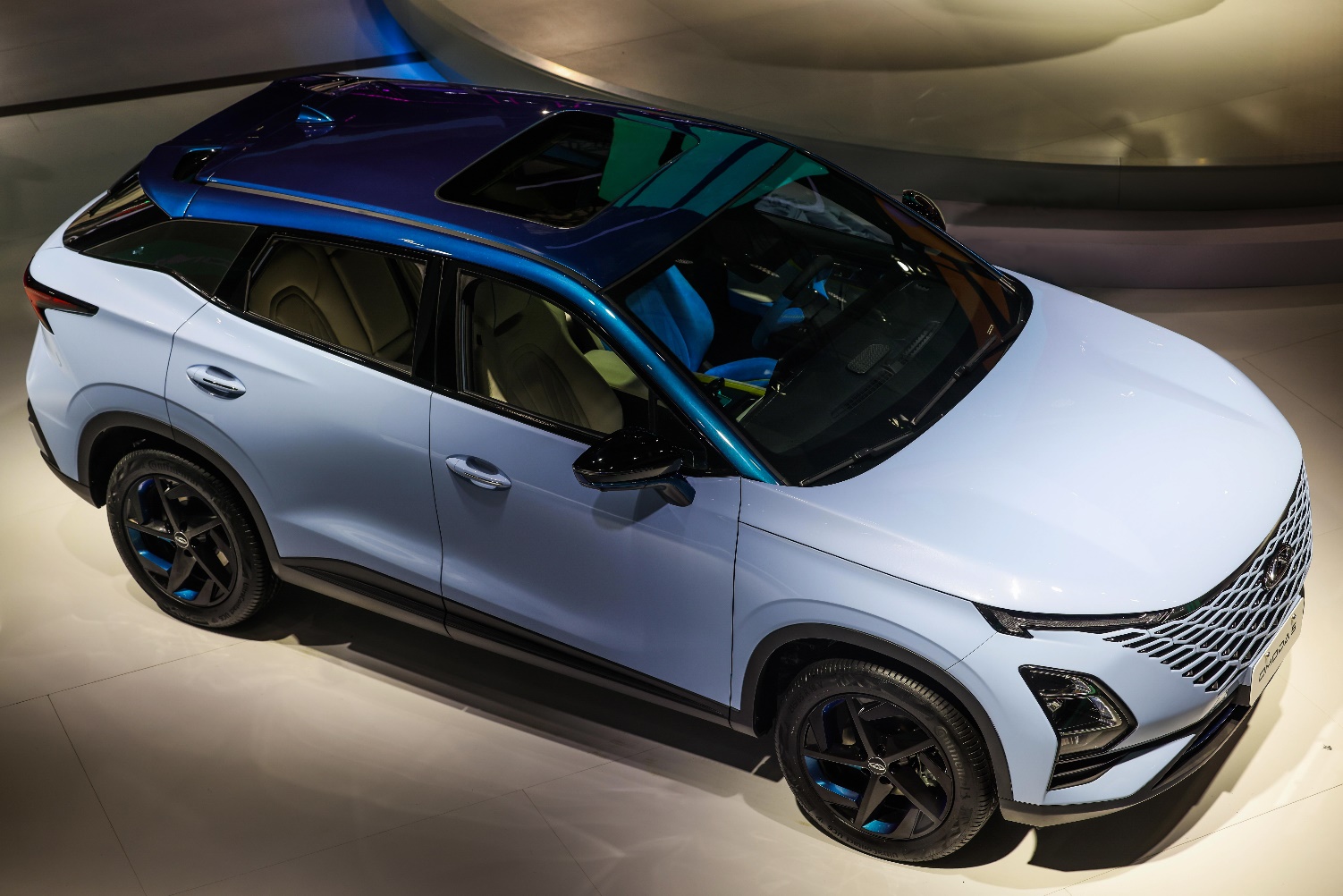 奇瑞OMODA 5亮相广州车展定位新世代硬核潮跑SUV