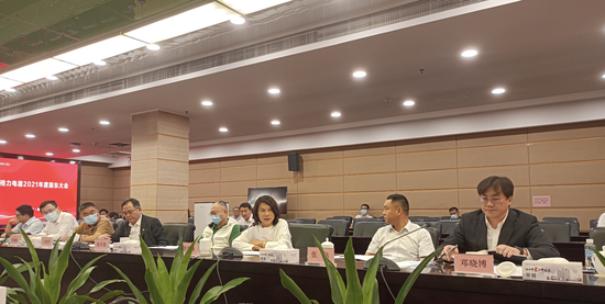 格力以多元化应对行业寒冬？董明珠：格力手机不比苹果差