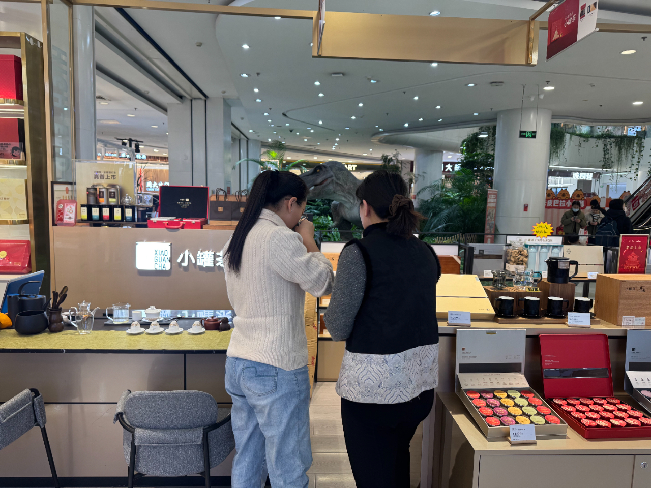 春茶抢“鲜”登场 市场销售火热