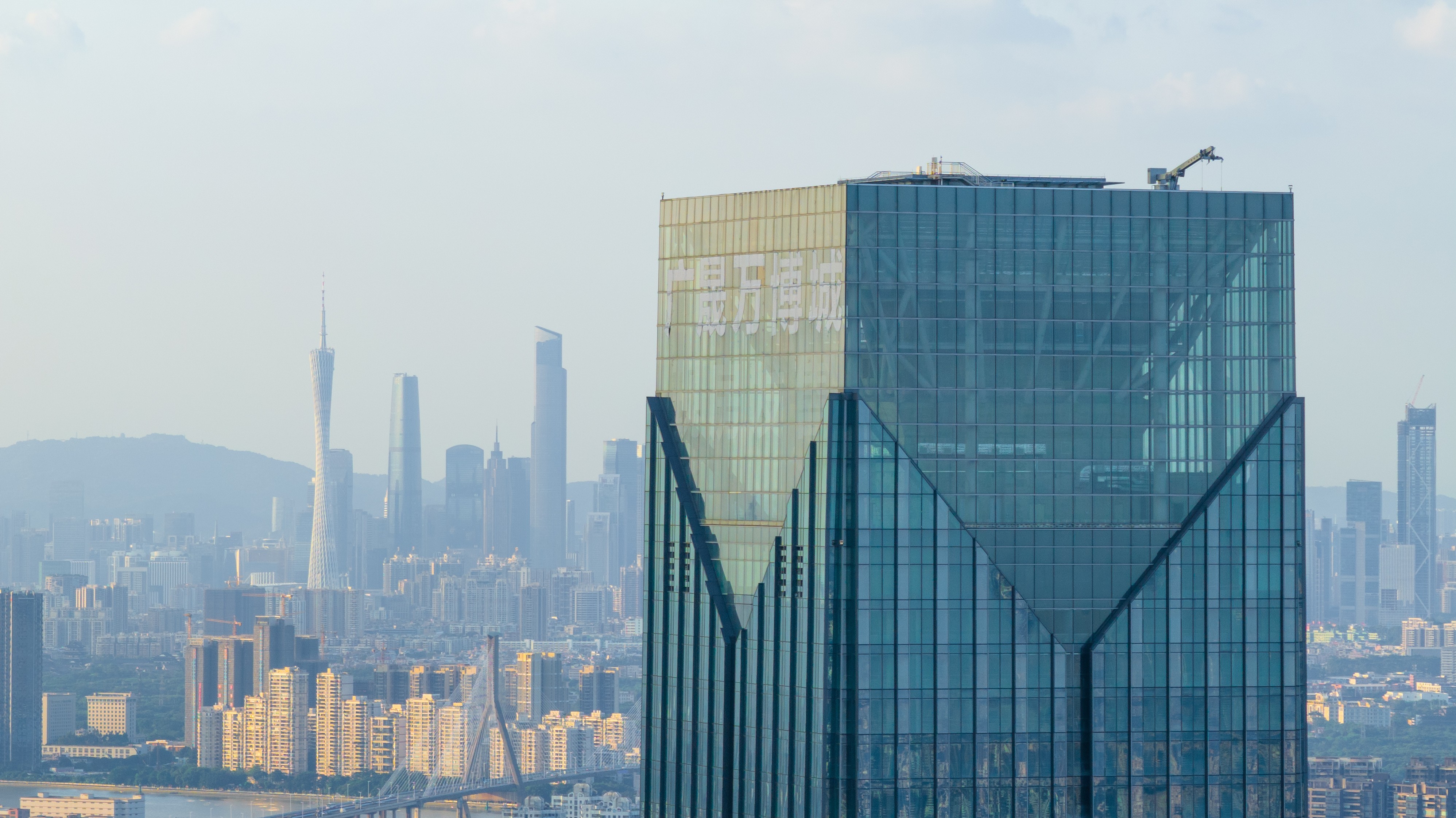 番禺信投赋能服装制造业繁荣，织就时尚产业版图